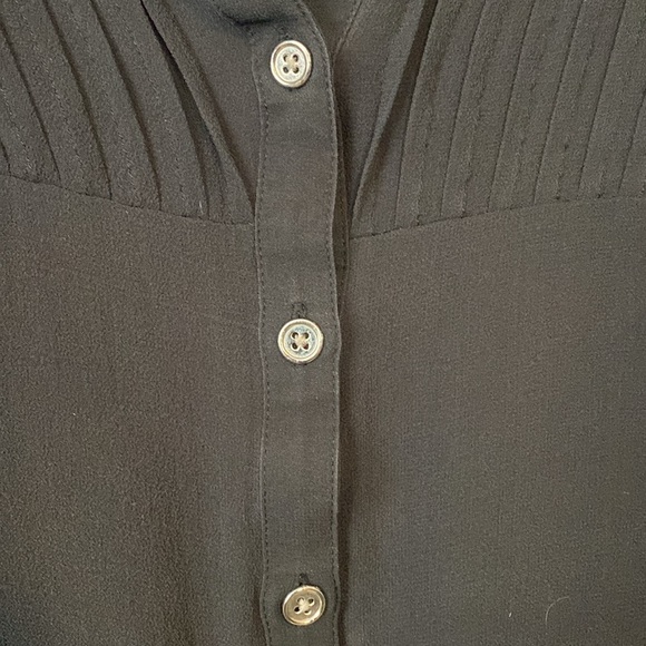 100% Silk Sheer EXPRESS button-up - Picture 2 of 10